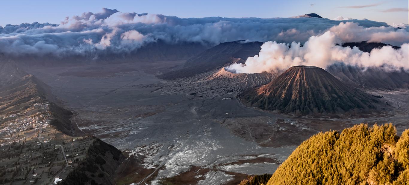 Pulau besar di indonesia yang tidak memiliki gunung berapi adalah